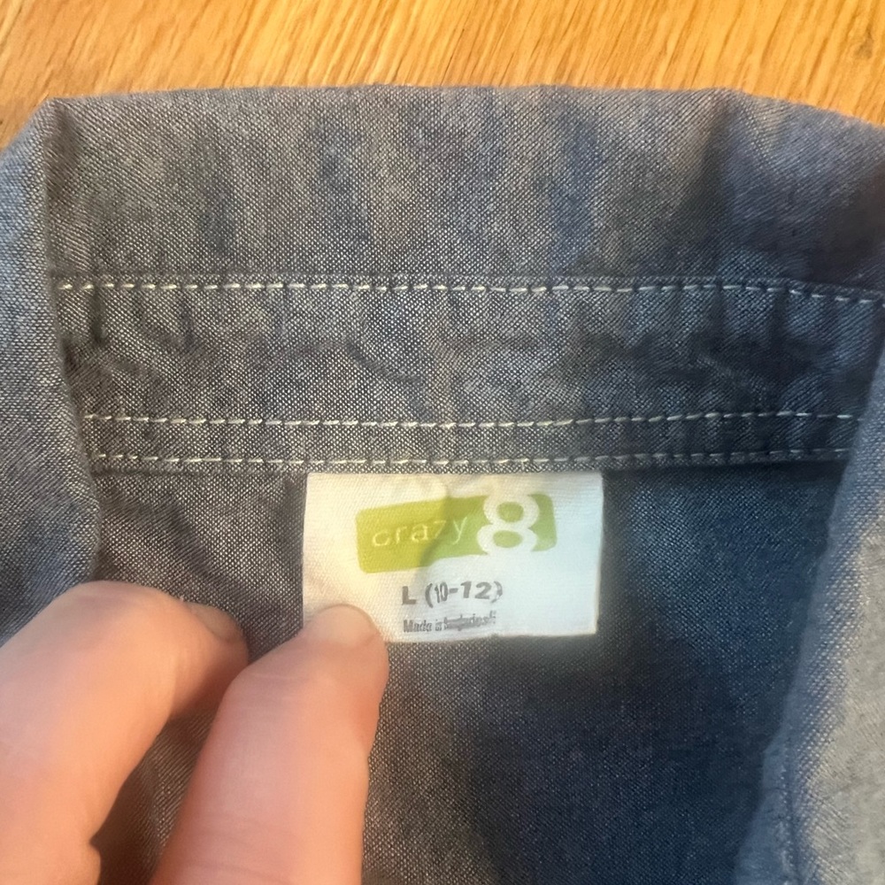 2 Button down Shirts - Picture 3 of 6